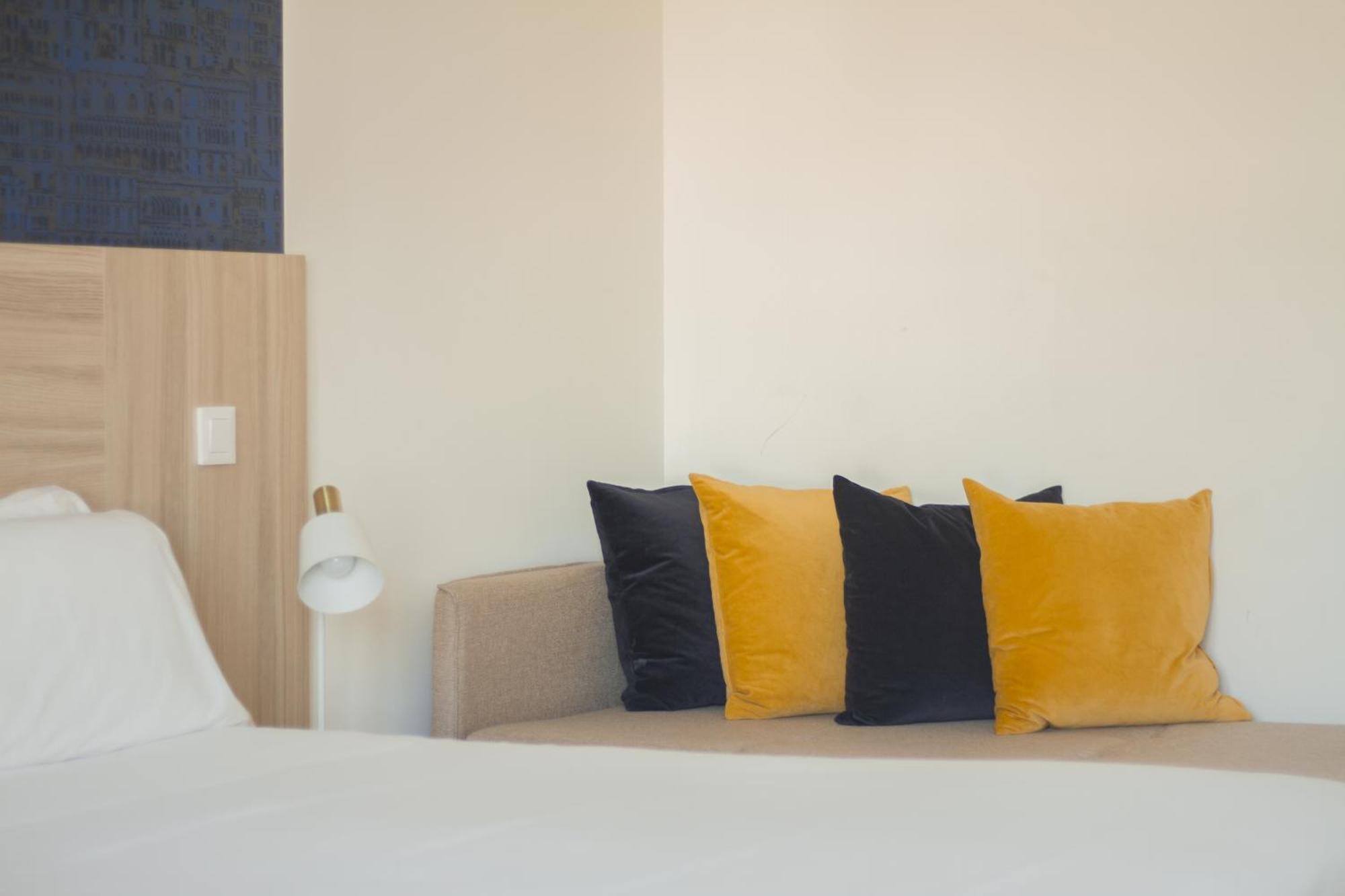 Room Select Porto Suites Экстерьер фото